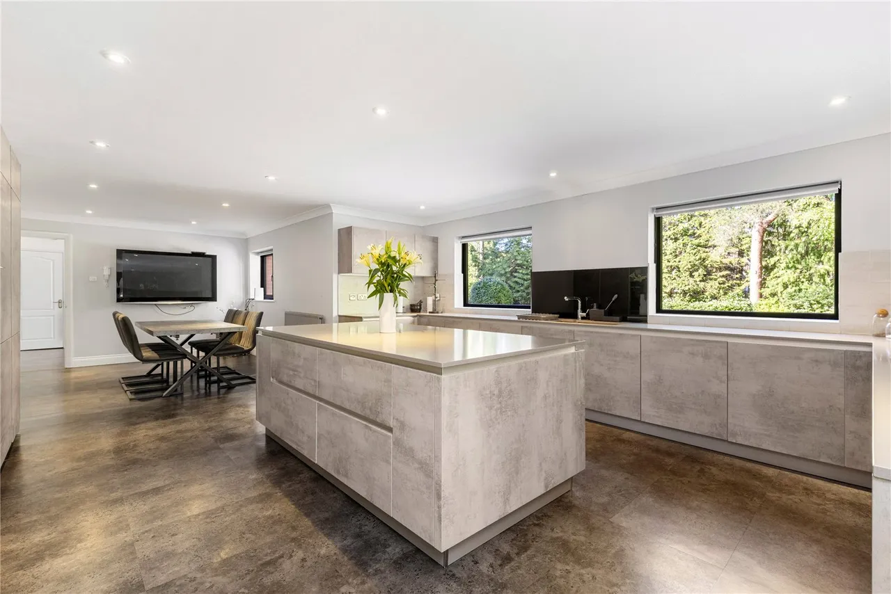Heath Ride, Finchampstead, Wokingham, Berkshire, RG40 3QN, photo 3