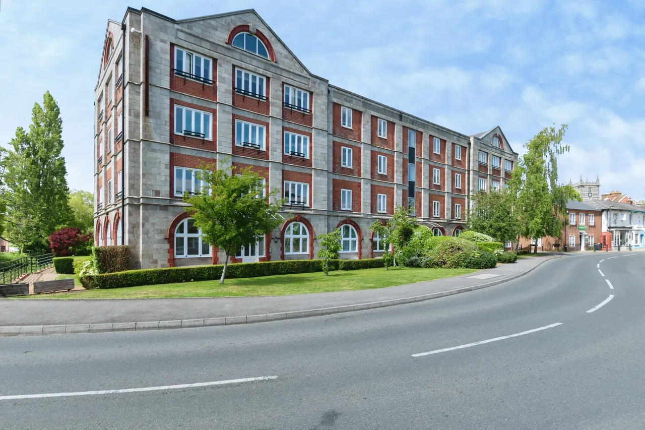 2 bed flat for sale, Downton, Salisbury, SP5