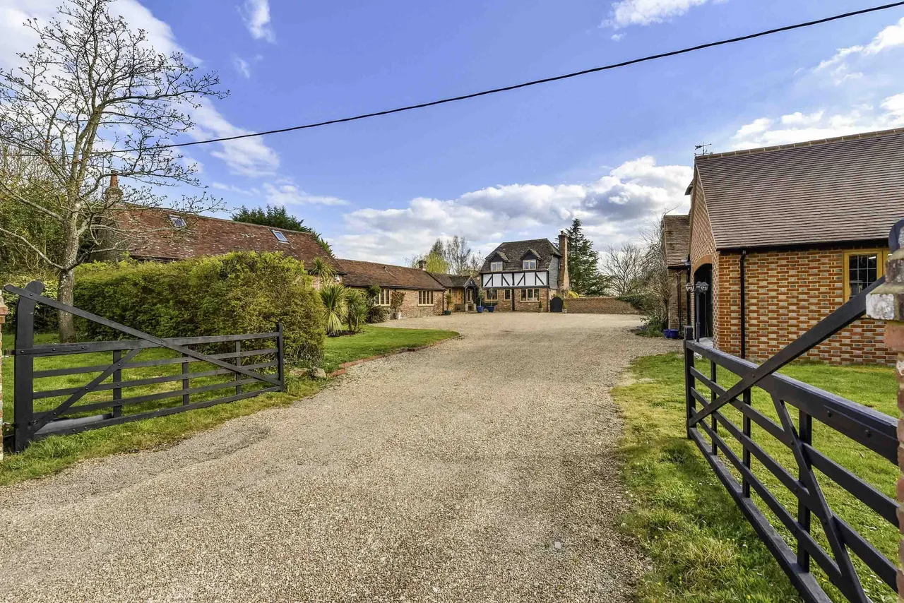 4 bed house for sale — West Chiltington Lane, Billingshurst,...