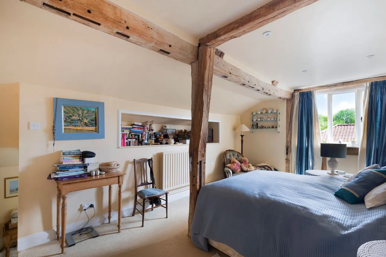 Impressive Grade II Listed Barn Conve, photo 11