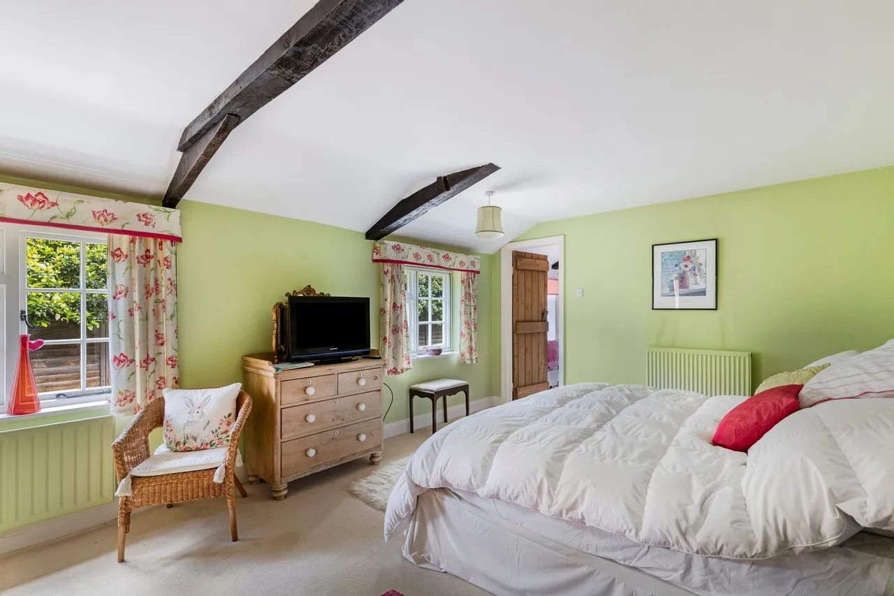 Impressive Grade II Listed Barn Conve, photo 10