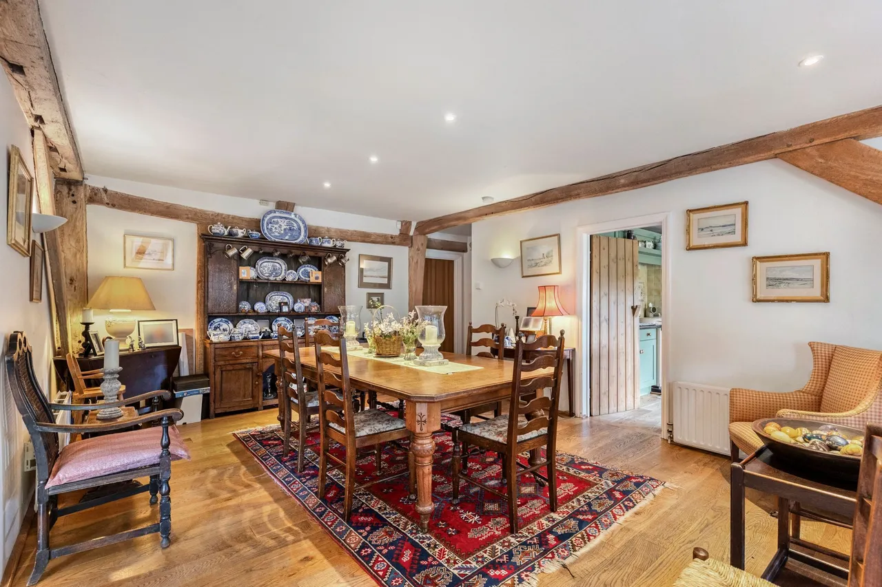 Impressive Grade II Listed Barn Conve, photo 5
