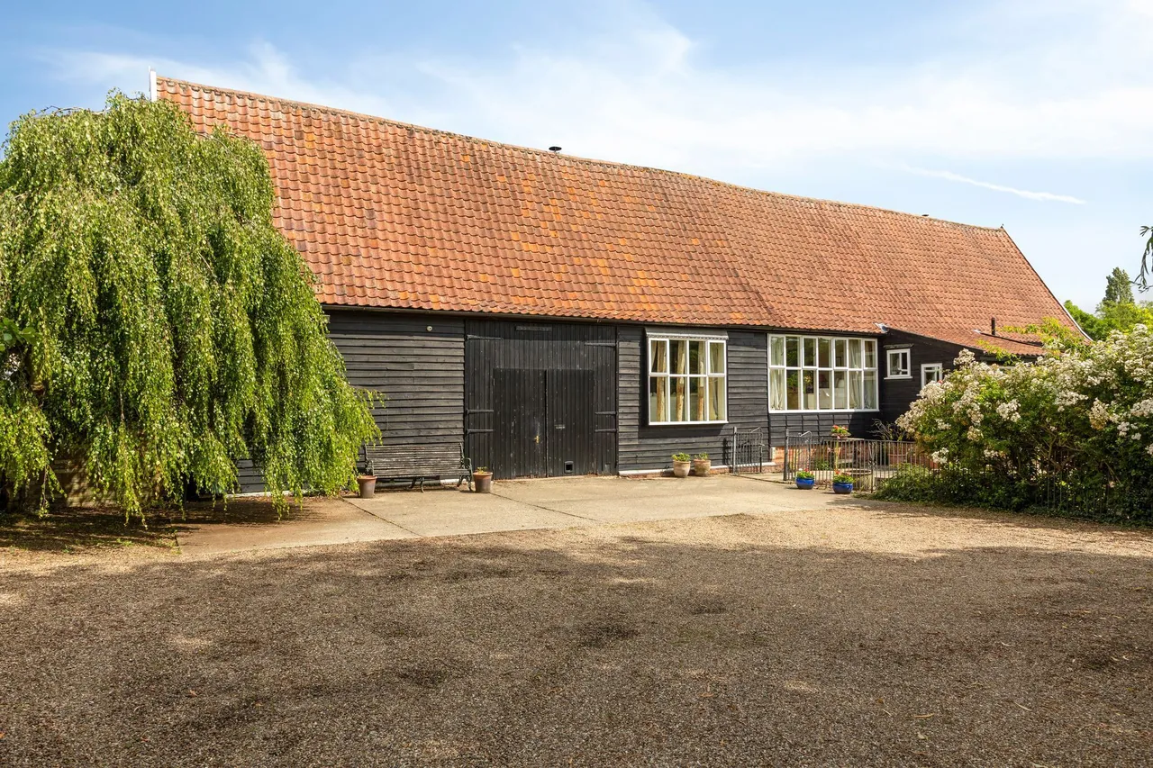 Impressive Grade II Listed Barn Conve, photo 19