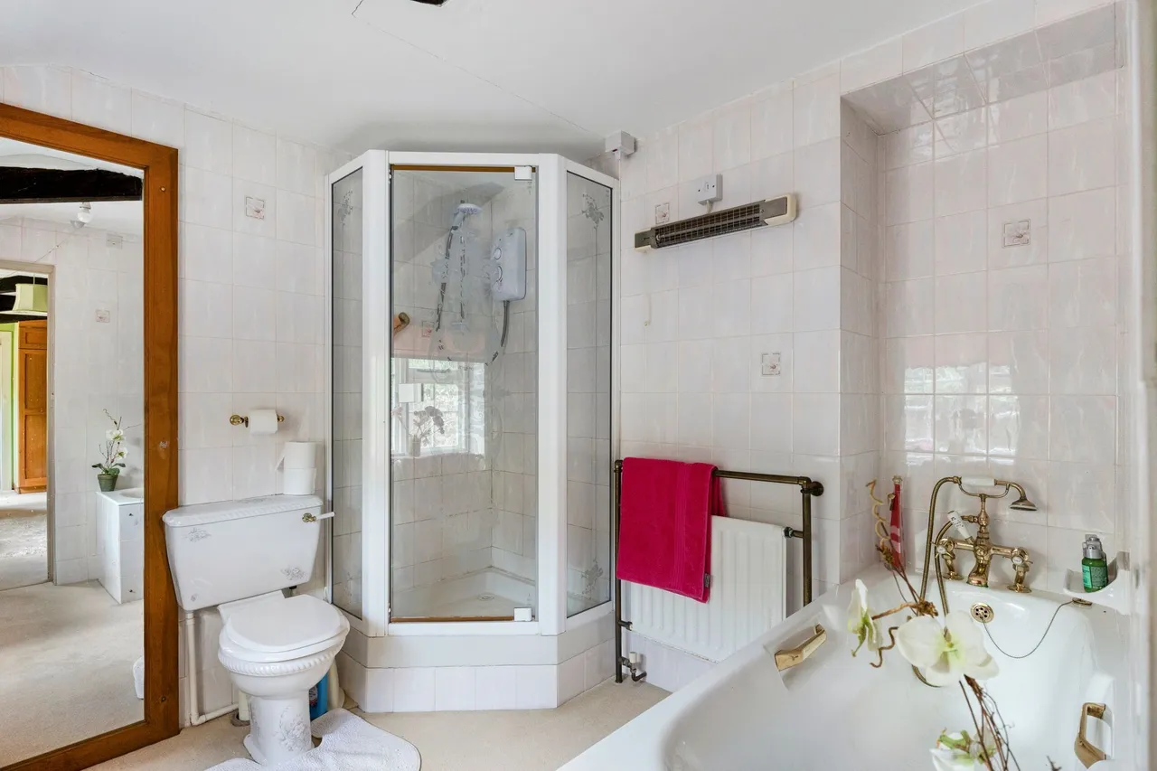 Impressive Grade II Listed Barn Conve, photo 9