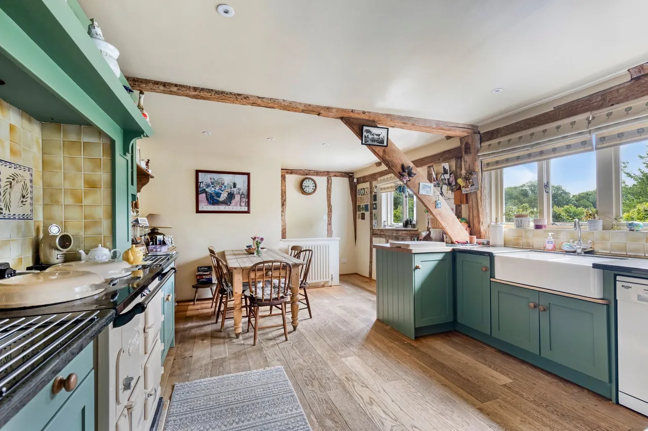 Impressive Grade II Listed Barn Conve, photo 4