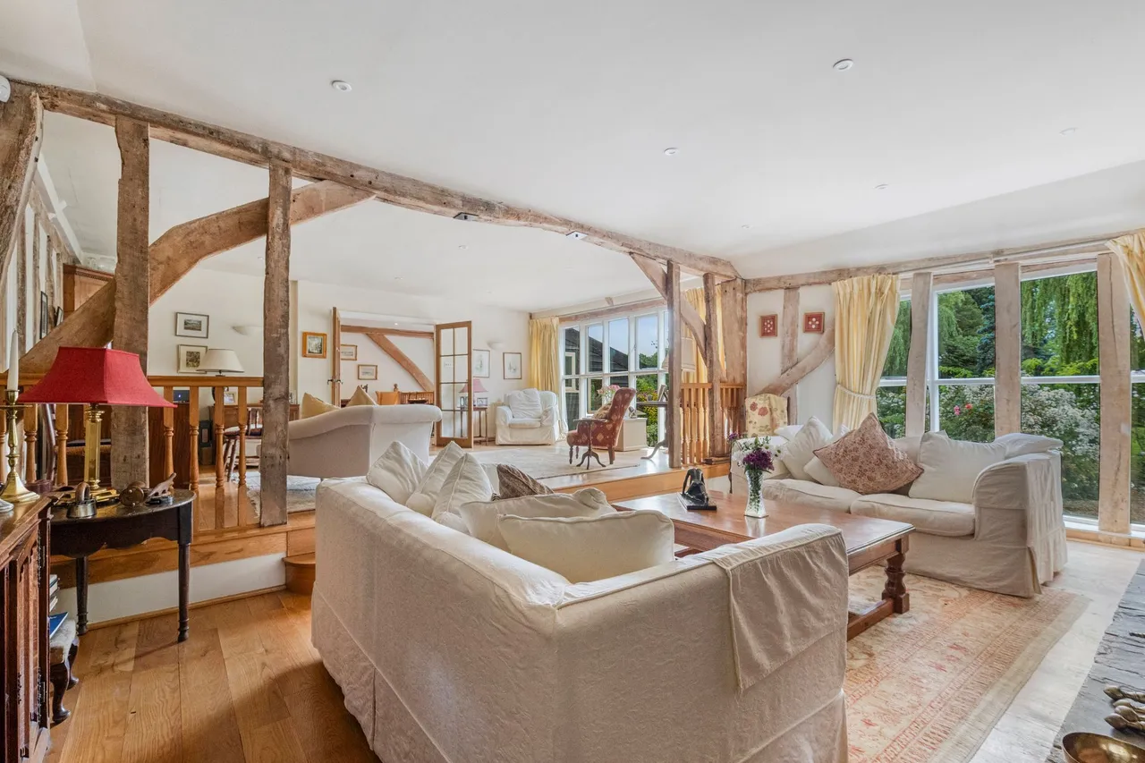 Impressive Grade II Listed Barn Conve, photo 3