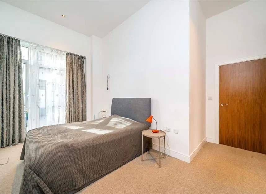 Kew Bridge Road, Brentford, TW8, photo 4