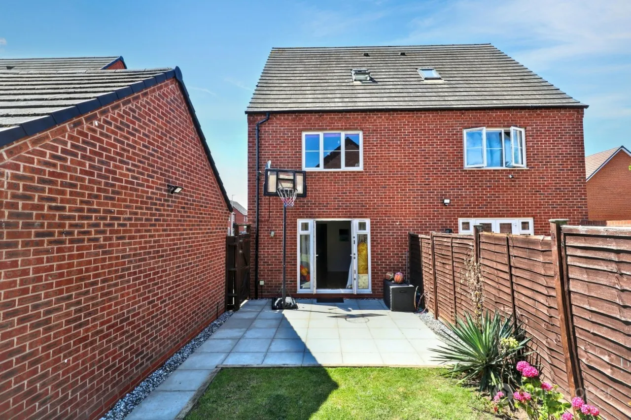 Lower Farm Way, Weddington, CV10, photo 25
