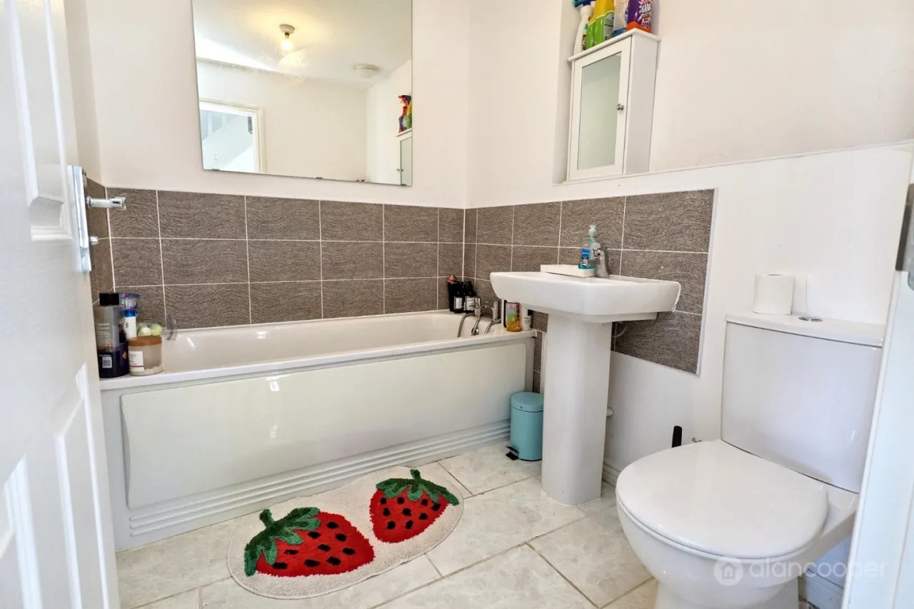 Lower Farm Way, Weddington, CV10, photo 15