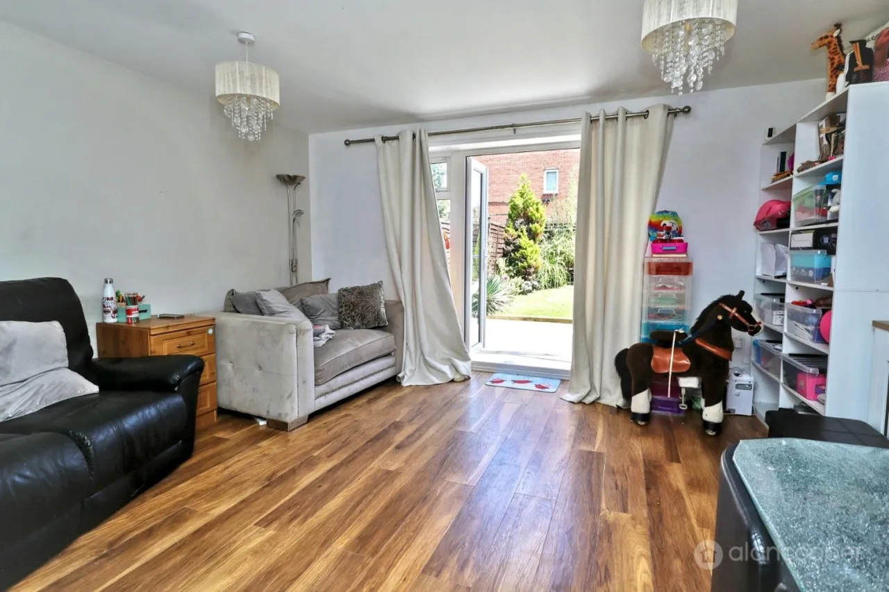 Lower Farm Way, Weddington, CV10, photo 2