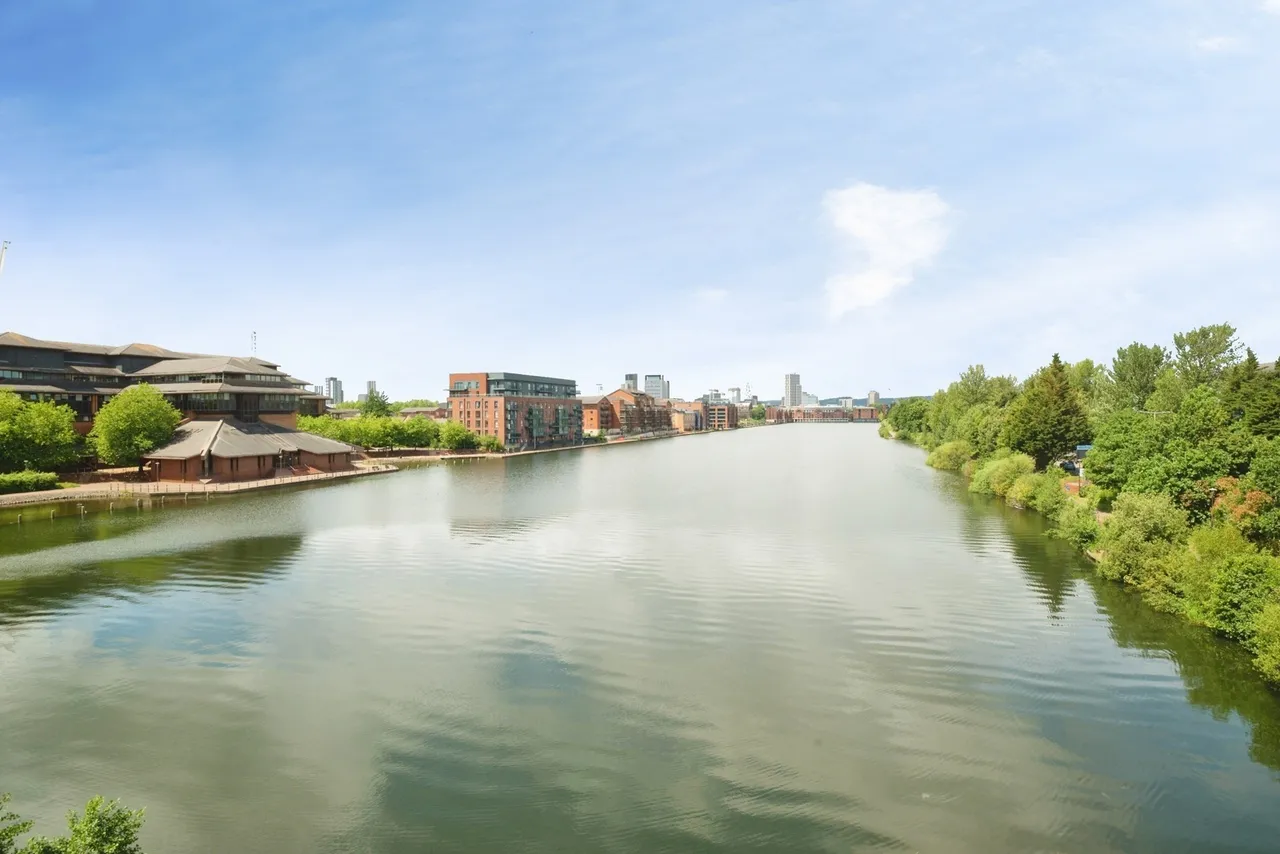 2 bed flat for sale — Galleon Way, Cardiff, CF10