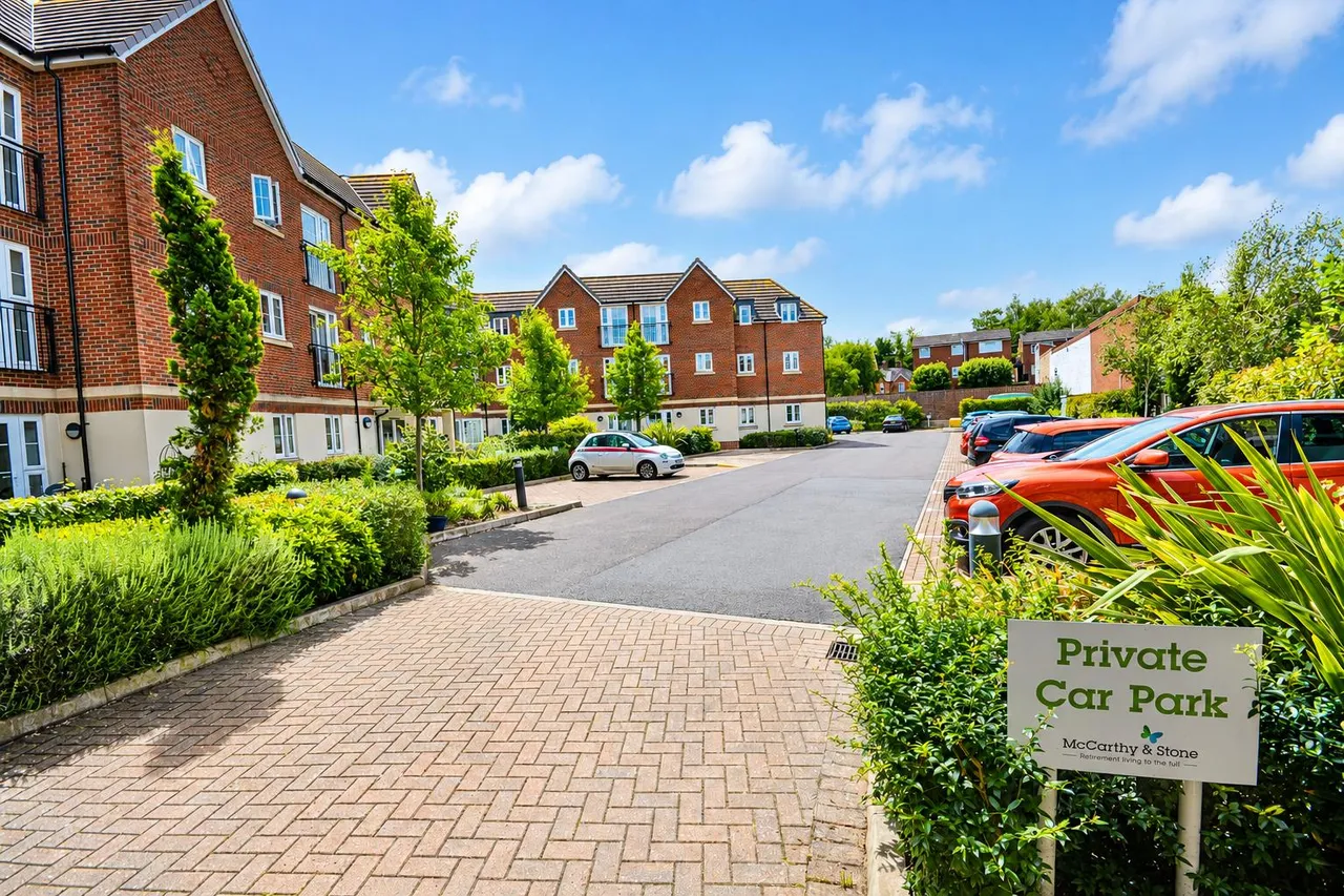 1 bed flat for sale, Lowe House, Knebworth, SG3