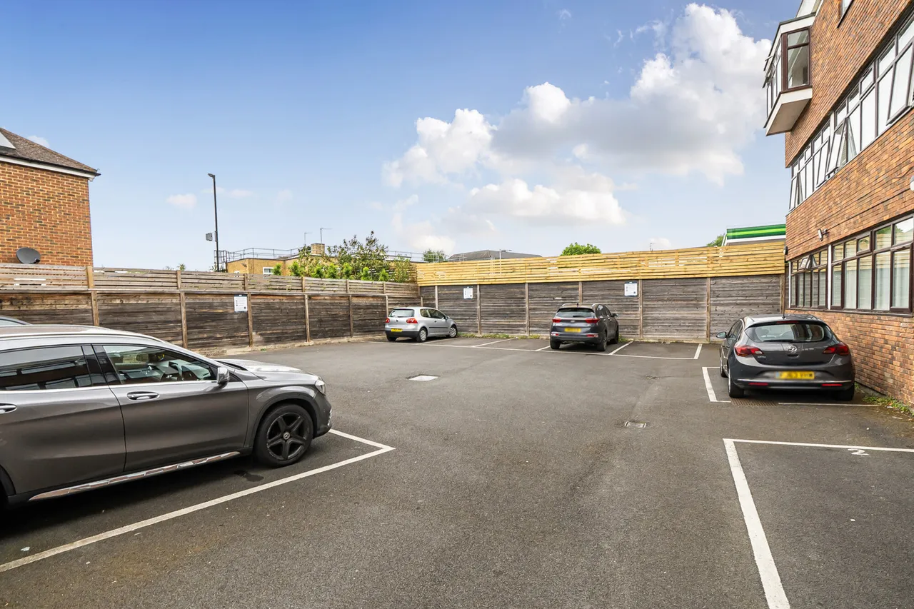 Breakspear Road, HA4, photo 10