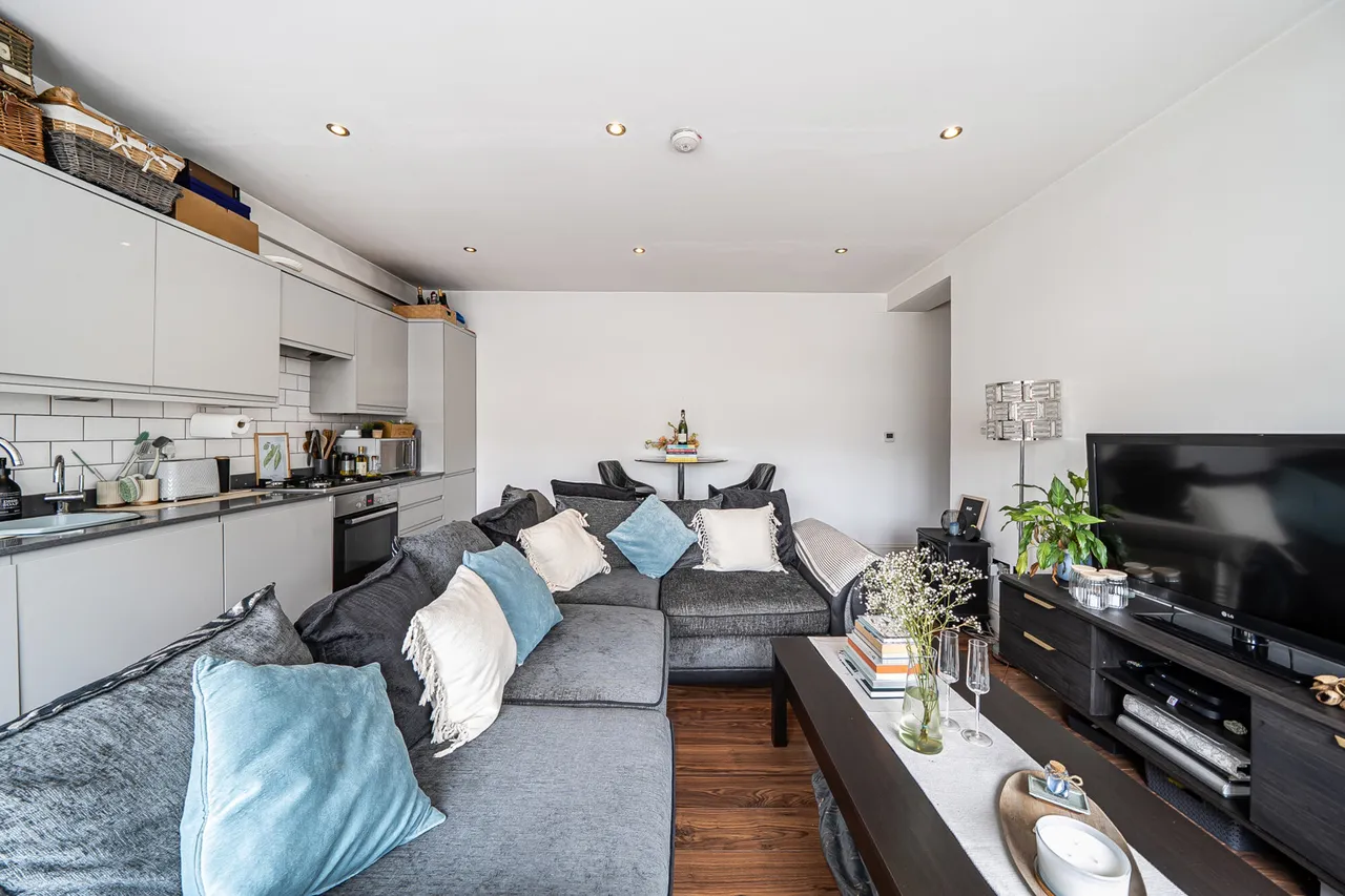 Breakspear Road, HA4, photo 19
