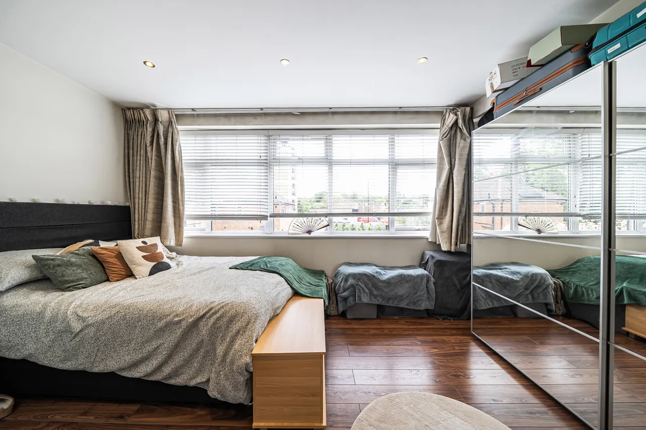 Breakspear Road, HA4, photo 6