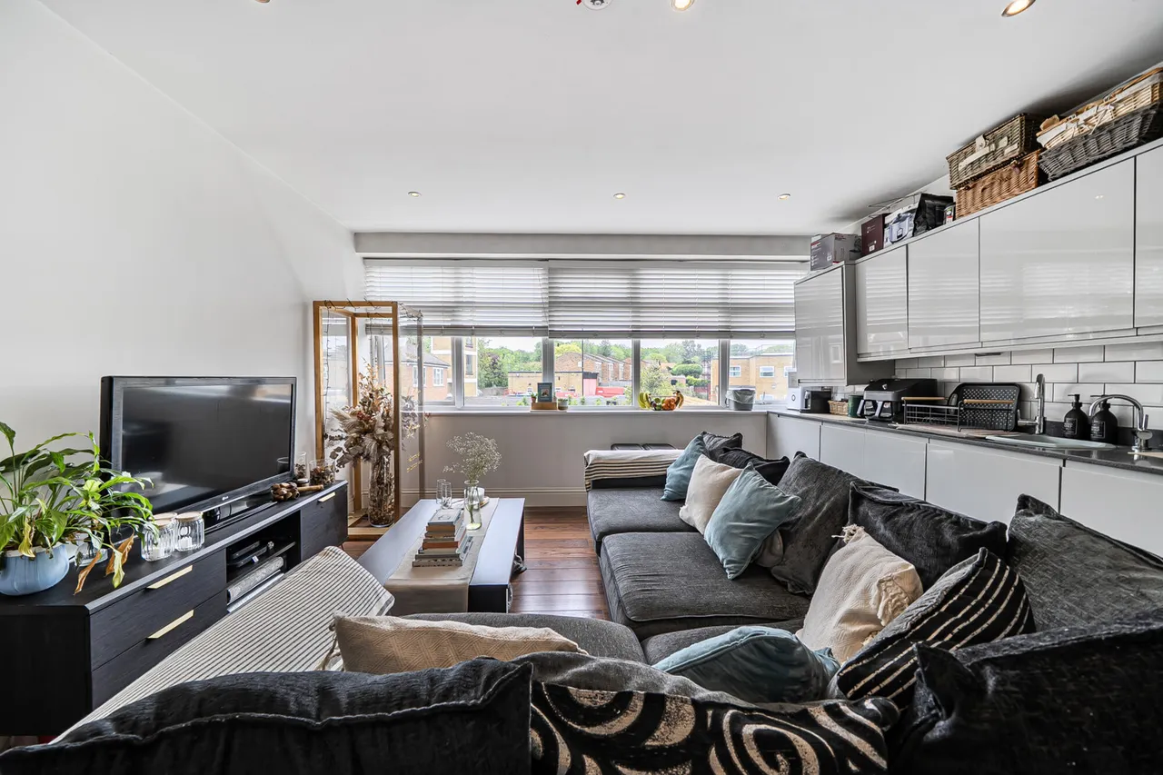 Breakspear Road, HA4, photo 2