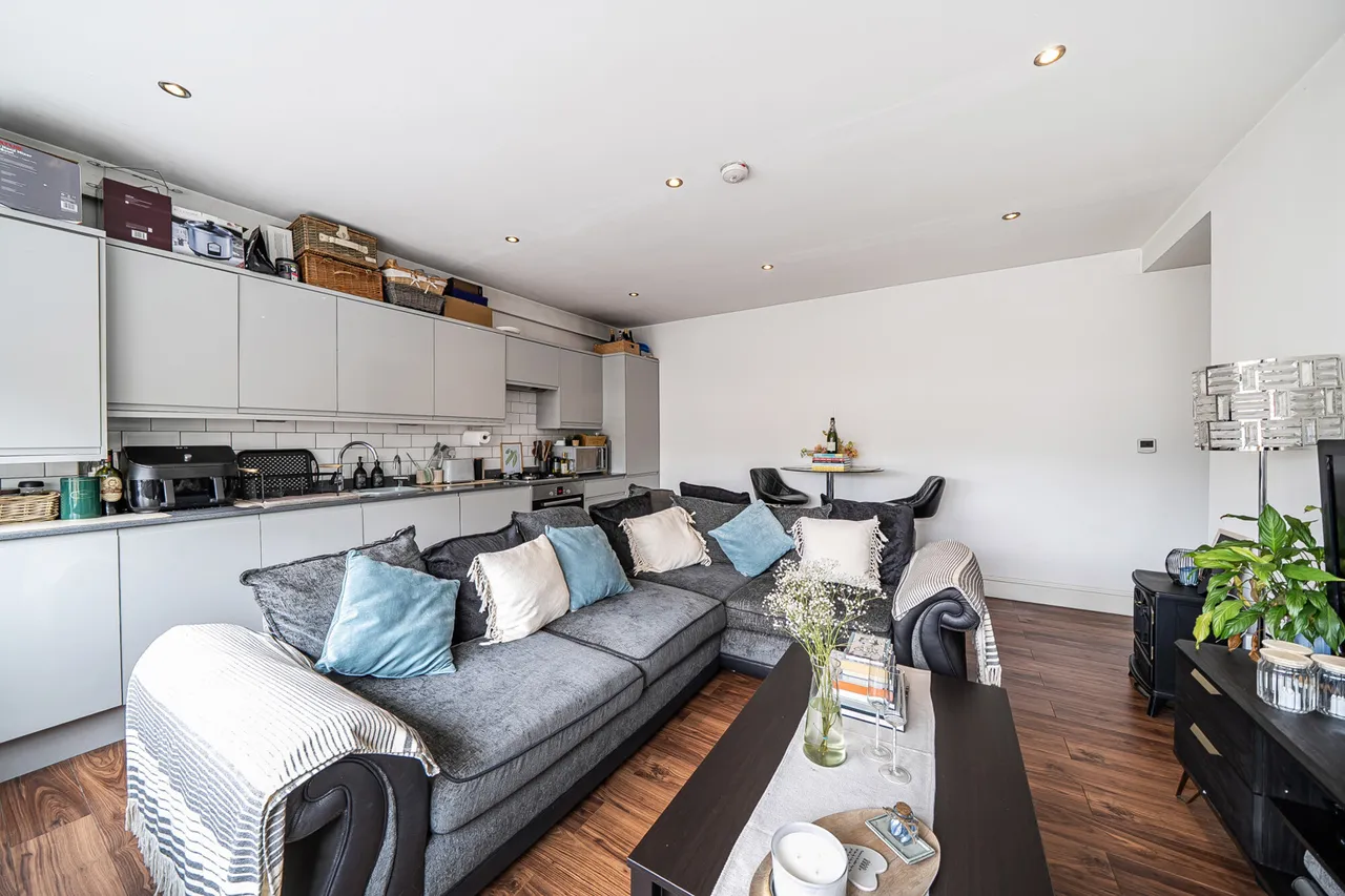 Breakspear Road, HA4, photo 18