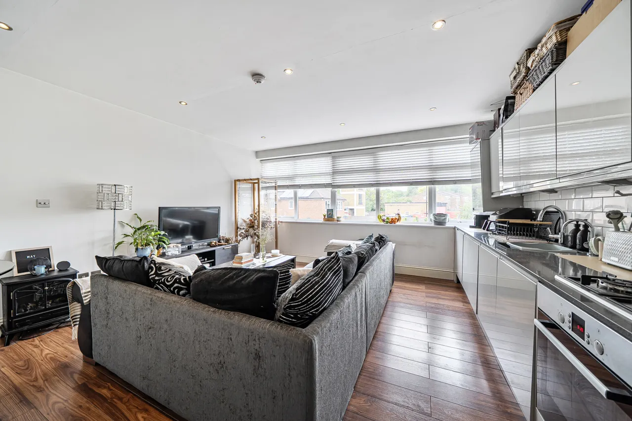 Breakspear Road, HA4, photo 3