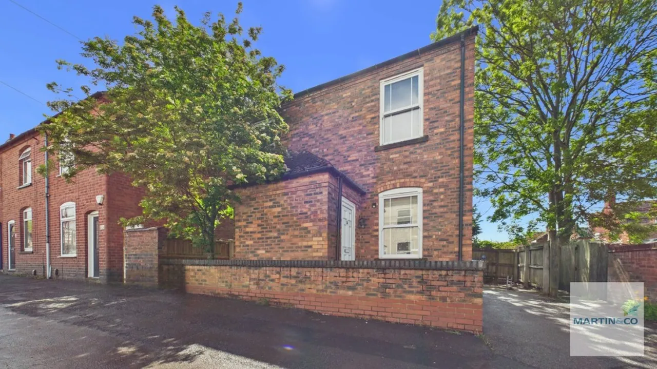 2 bed house for sale — New Street, Two Gates