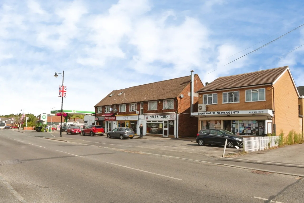 Broadway Road, Lightwater, GU18, photo 15