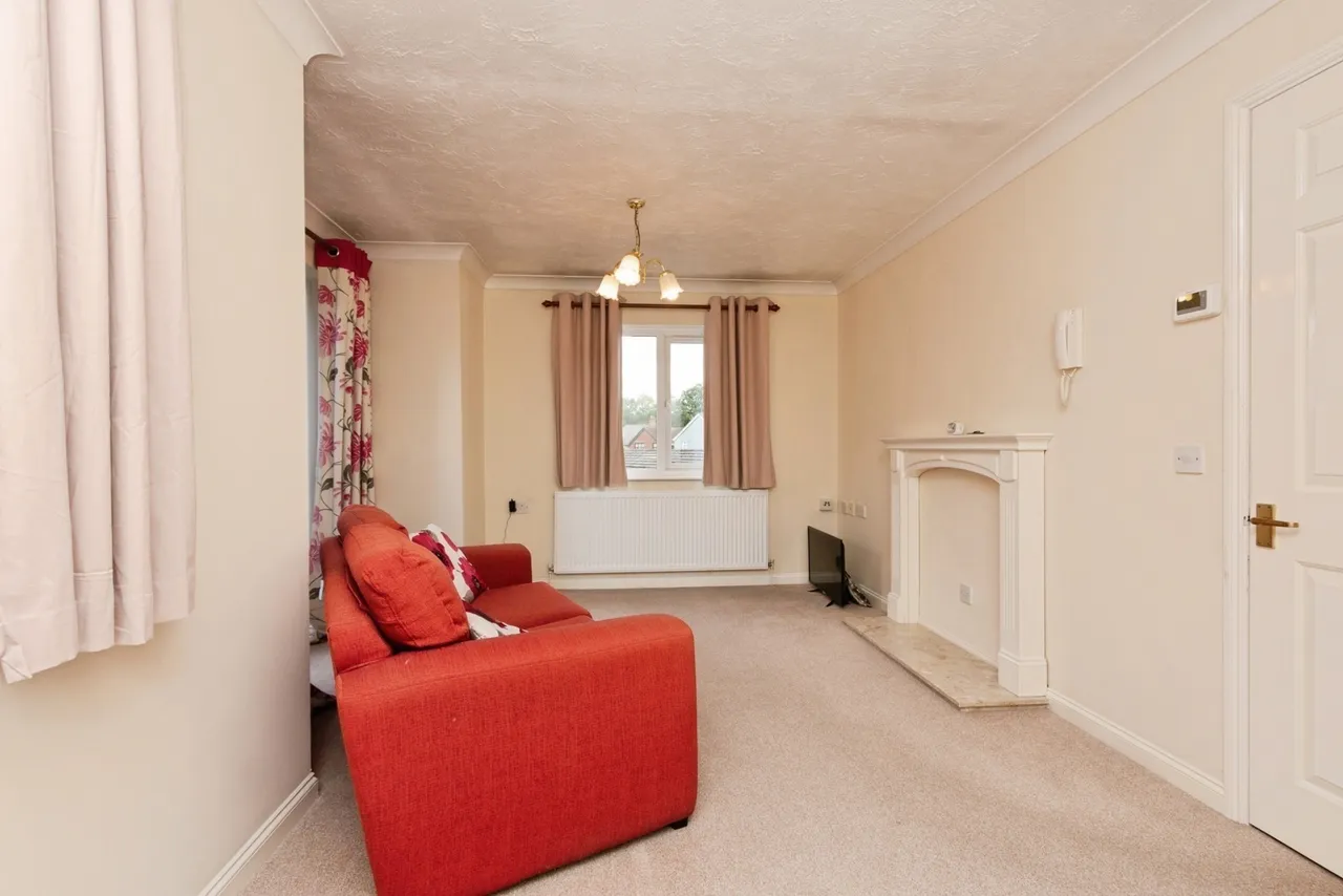 Broadway Road, Lightwater, GU18, photo 16