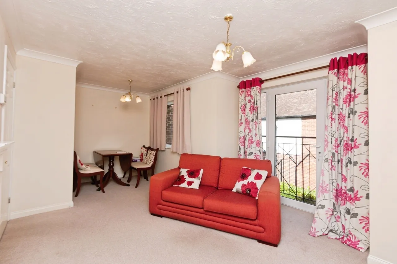 Broadway Road, Lightwater, GU18, photo 2