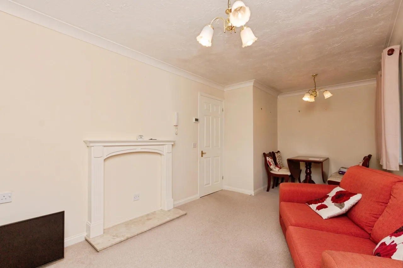 Broadway Road, Lightwater, GU18, photo 3