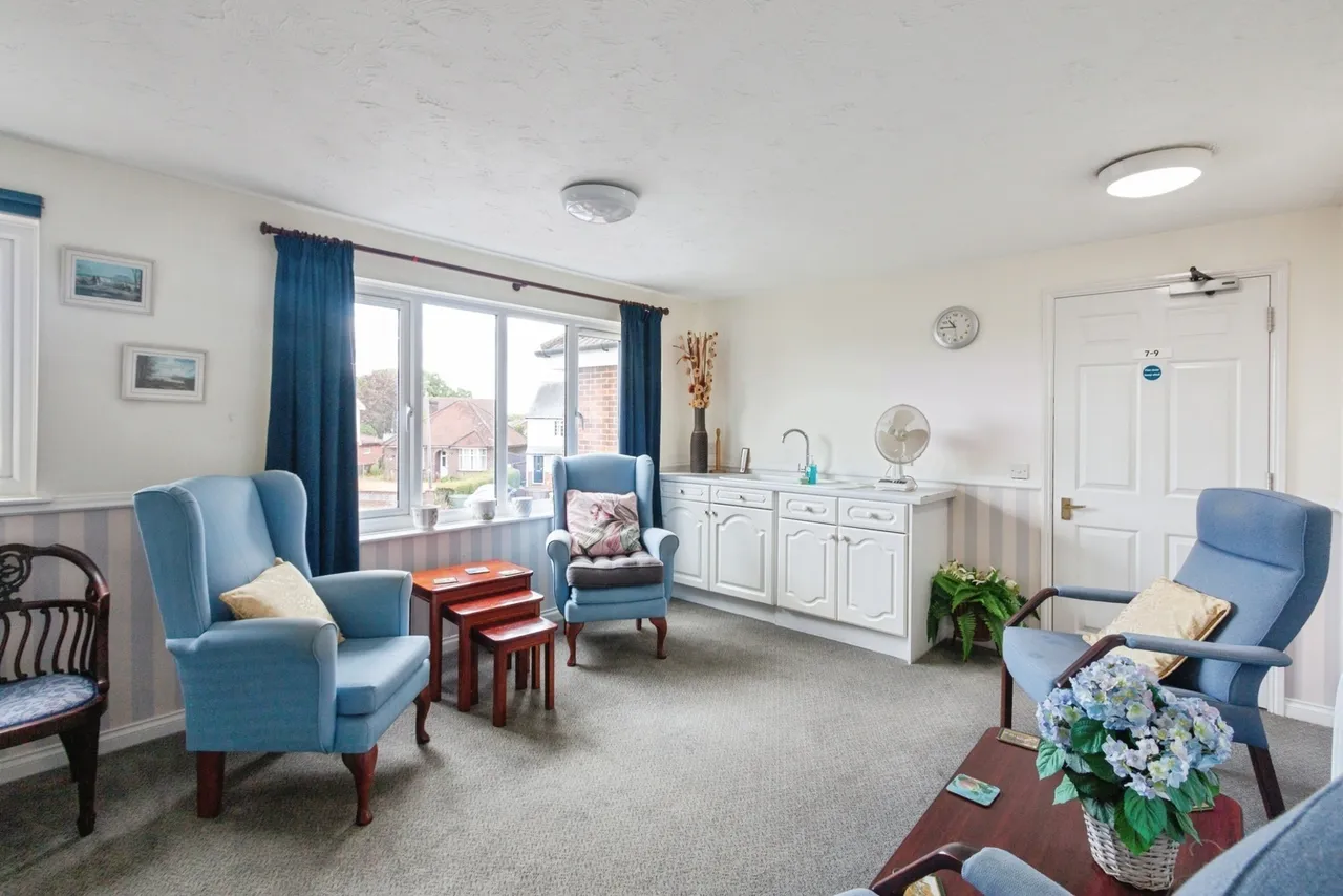 Broadway Road, Lightwater, GU18, photo 10