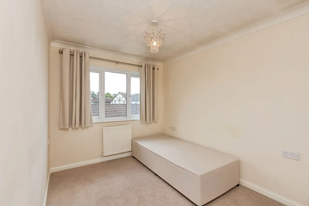 Broadway Road, Lightwater, GU18, photo 7