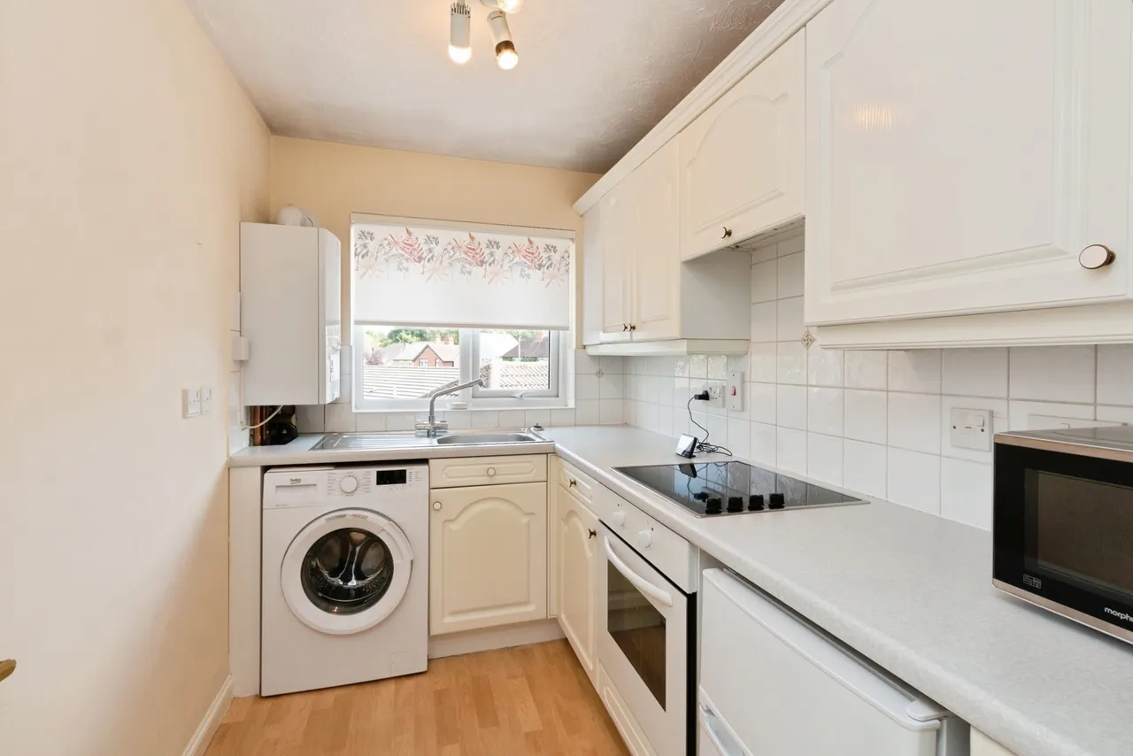 Broadway Road, Lightwater, GU18, photo 17