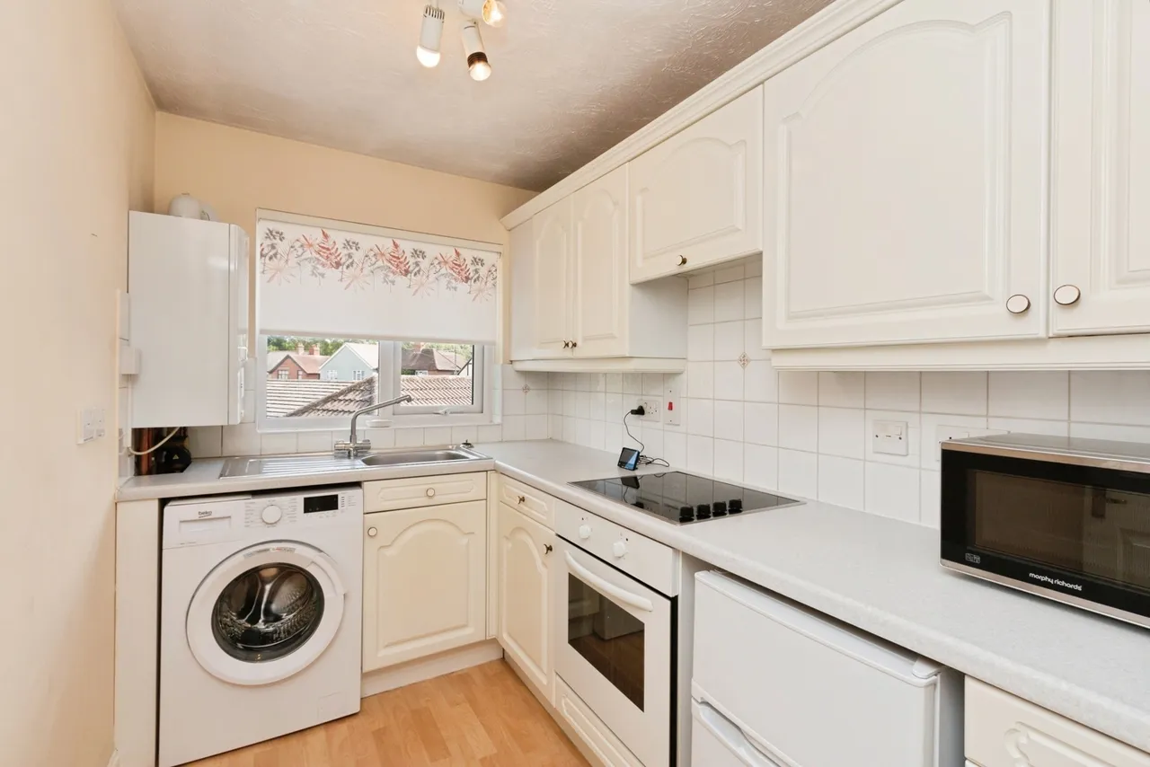 Broadway Road, Lightwater, GU18, photo 5