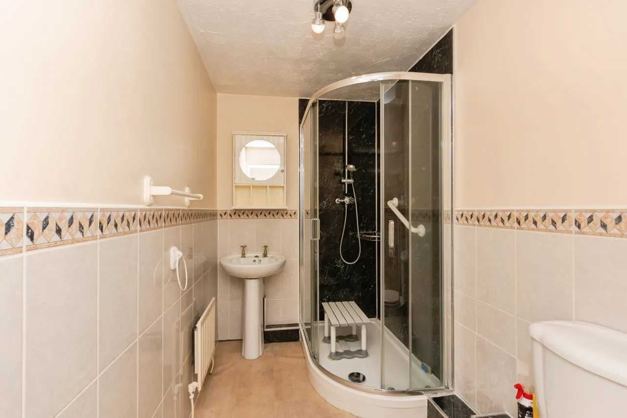 Broadway Road, Lightwater, GU18, photo 9