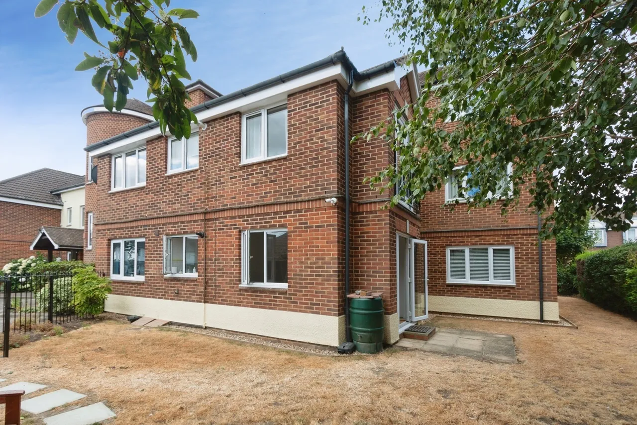 Broadway Road, Lightwater, GU18, photo 11