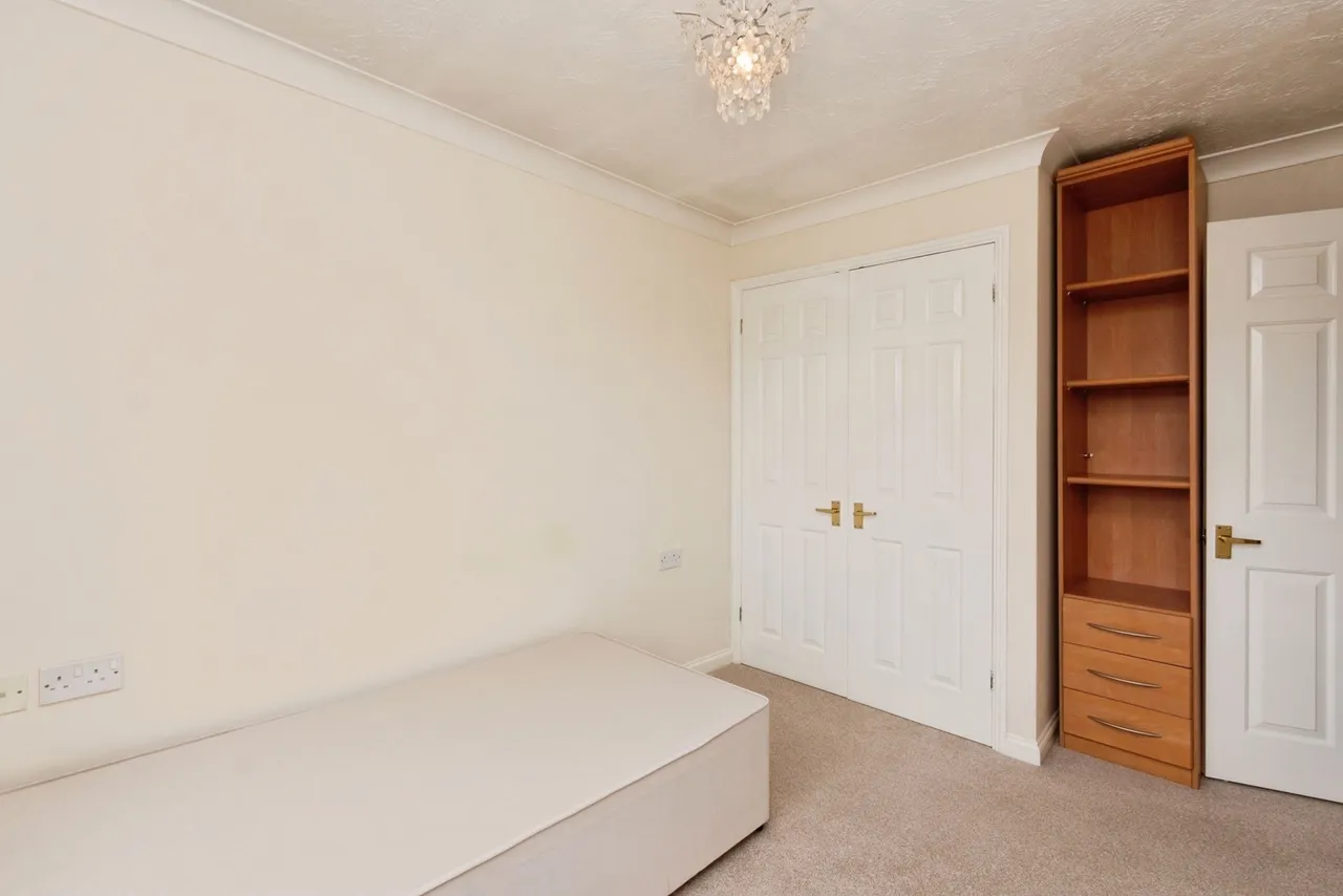 Broadway Road, Lightwater, GU18, photo 8