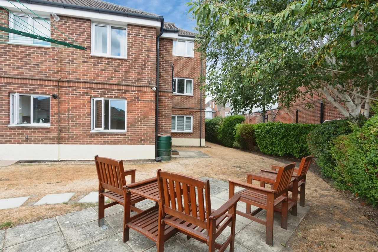 Broadway Road, Lightwater, GU18, photo 6