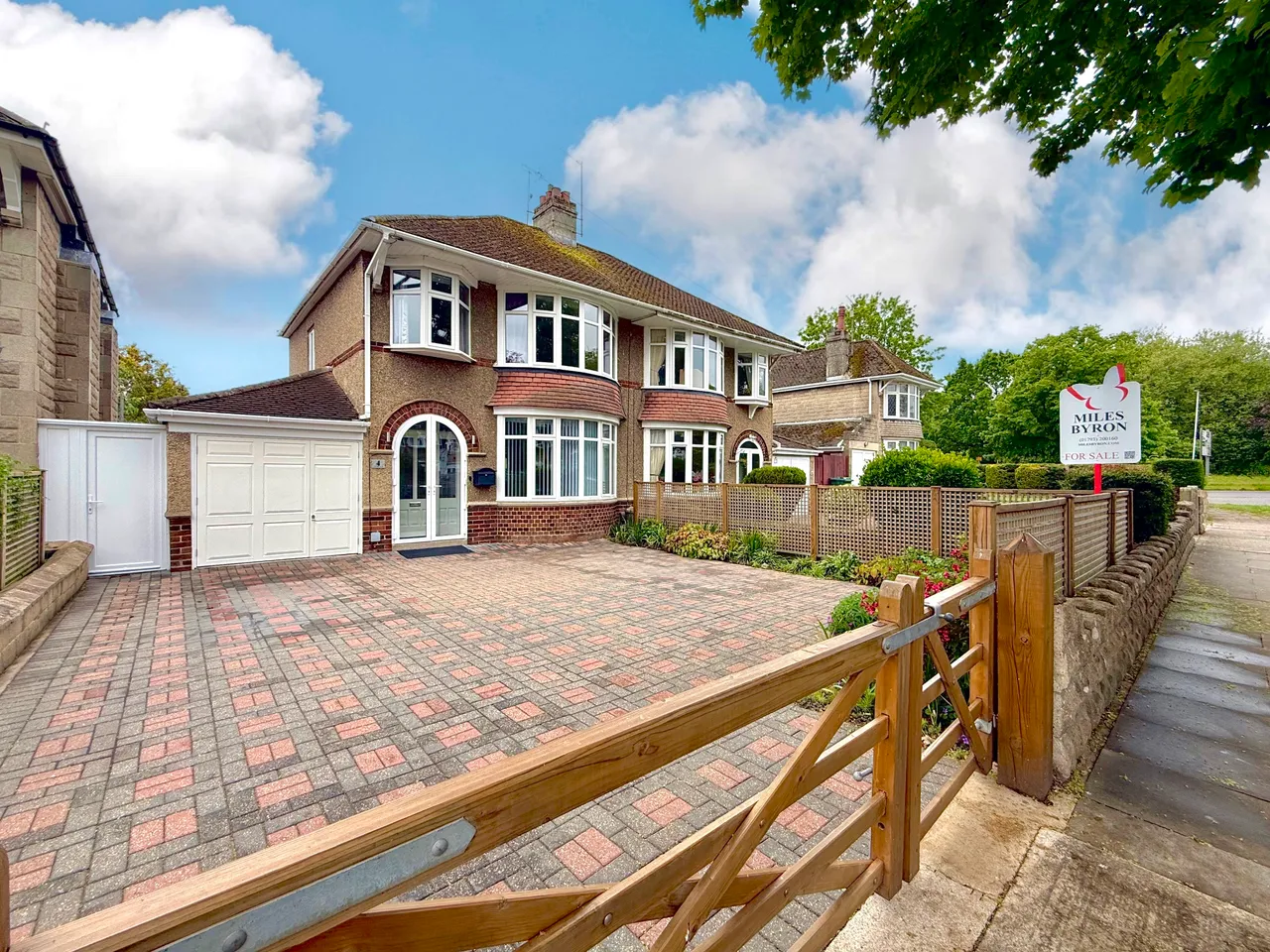 4 bed house for sale — Lambourn Avenue, Swindon, Wiltshire, SN3 1PU