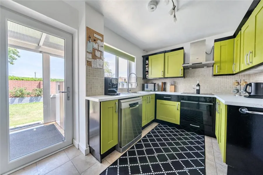 Butlers Drive, Carterton, OX18, photo 2