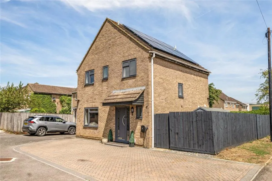 4 bed house for sale, Butlers Drive, Carterton, OX18
