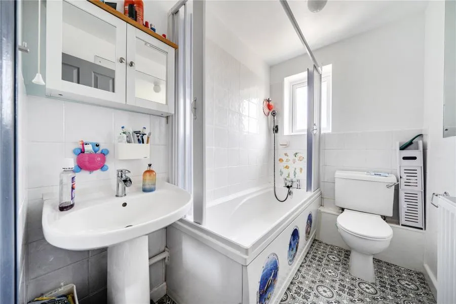 Butlers Drive, Carterton, OX18, photo 13