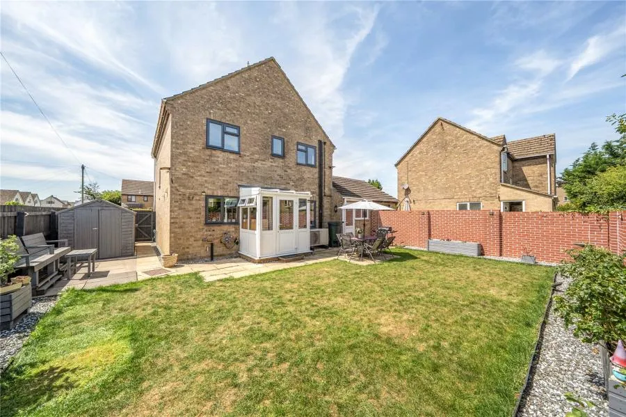 Butlers Drive, Carterton, OX18, photo 4