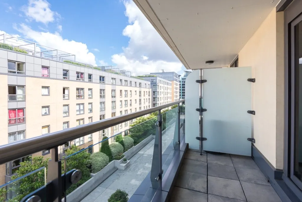 2 bed flat to rent, Lensbury Avenue, Imperial Wharf, SW6