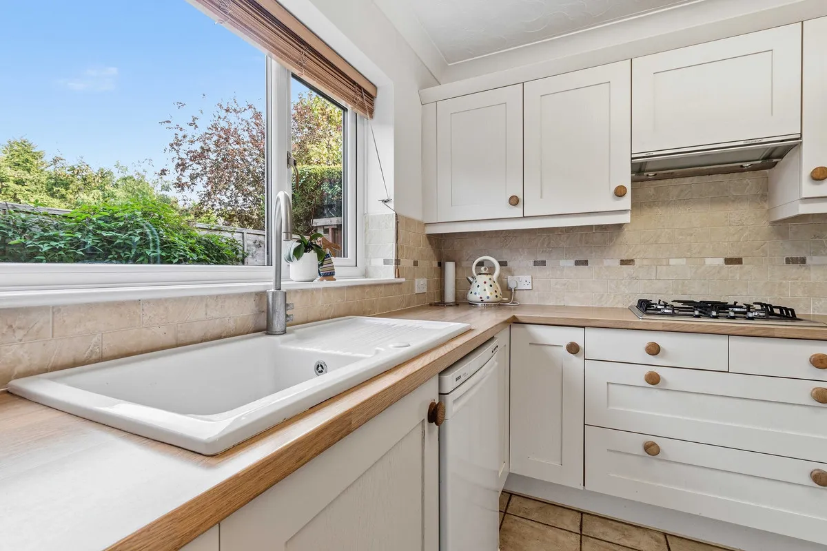 Irchester Road, Rushden, NN10, photo 10