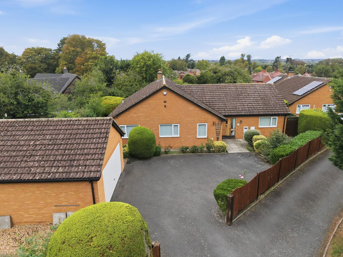 4 bed house for sale, Irchester Road, Rushden, NN10