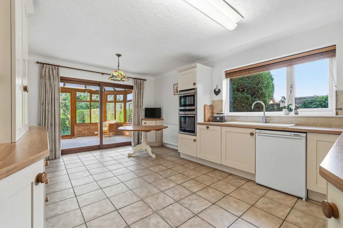 Irchester Road, Rushden, NN10, photo 7