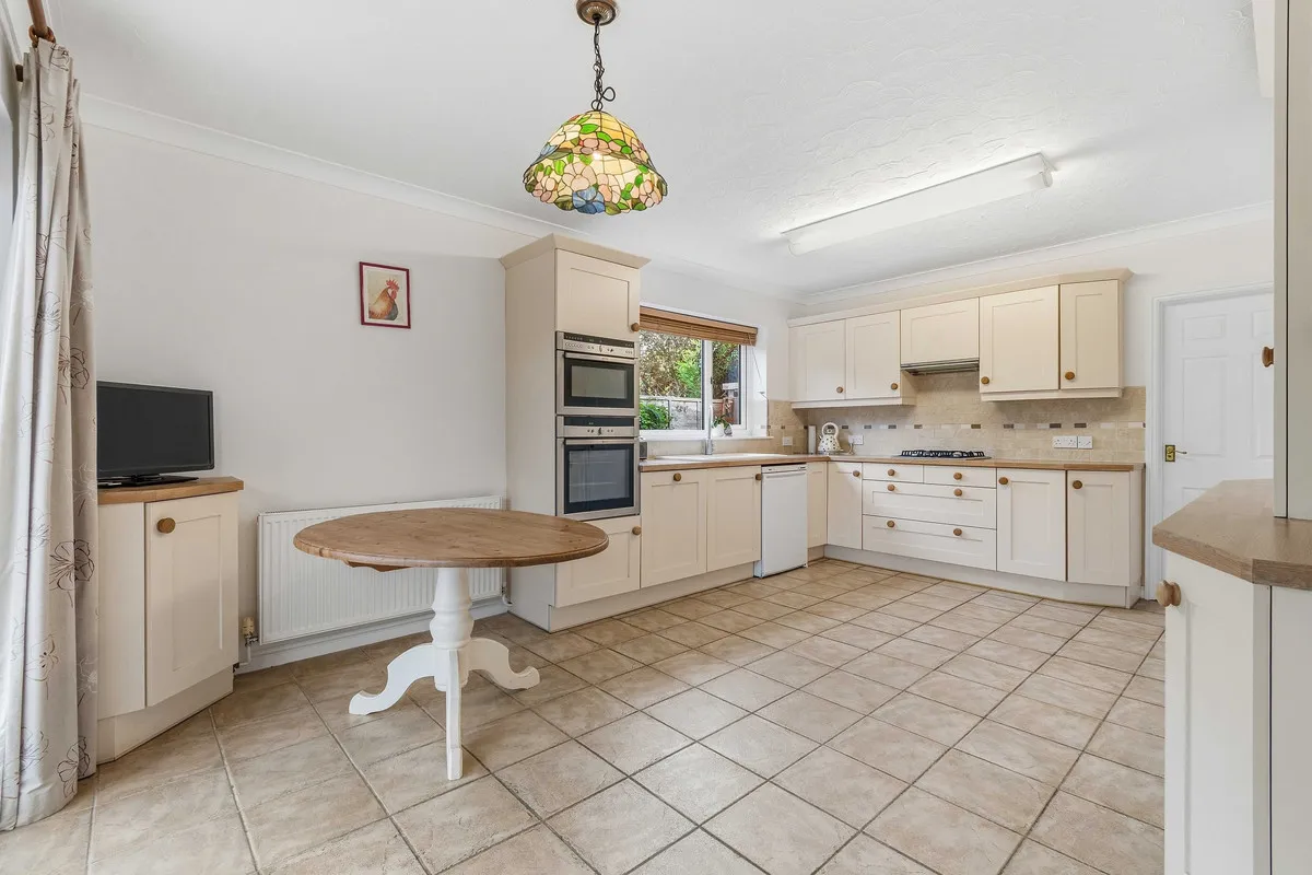 Irchester Road, Rushden, NN10, photo 8