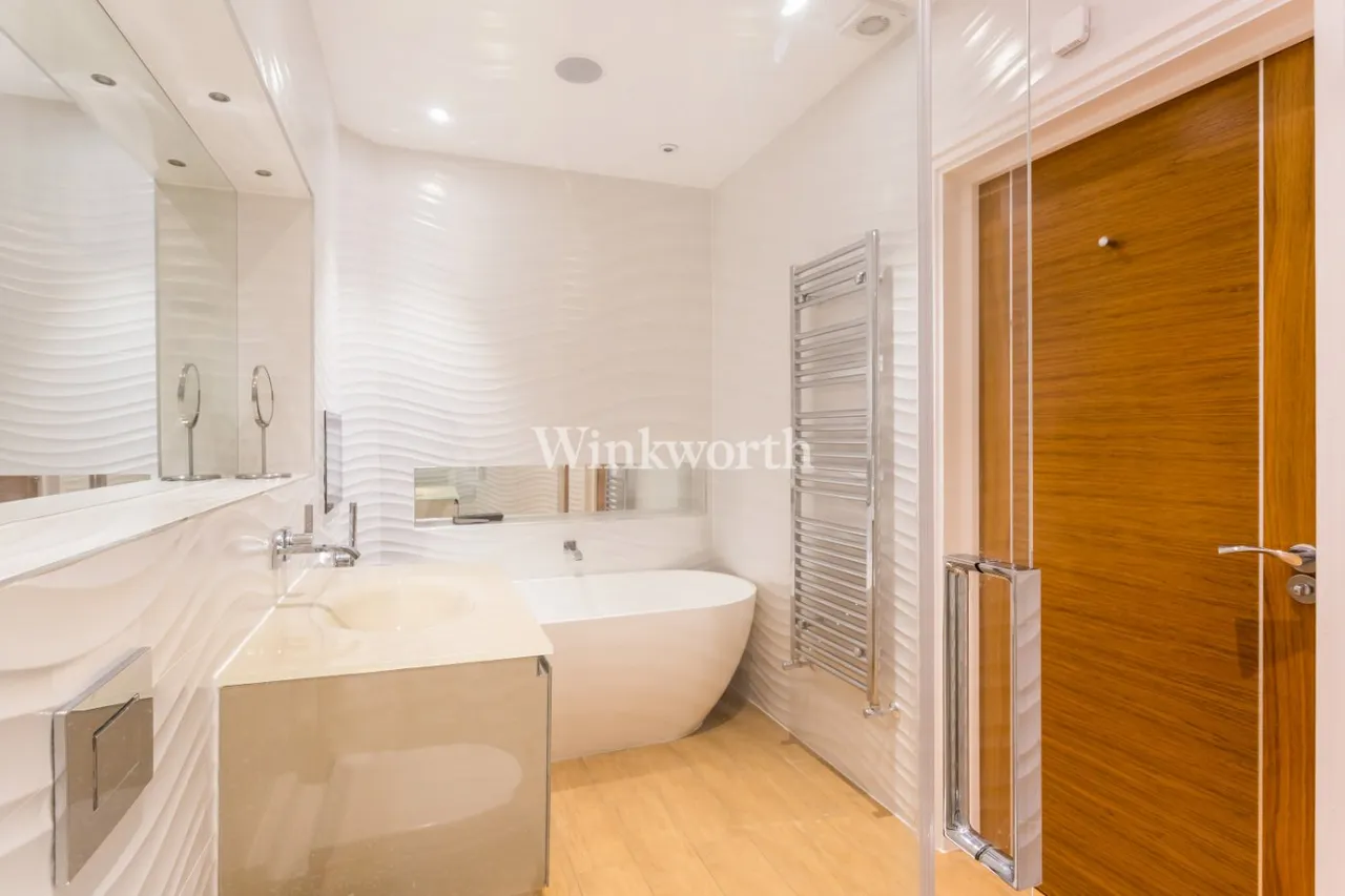 Bayview House, 20 Uplands Park Road, Enfield, EN2, photo 7
