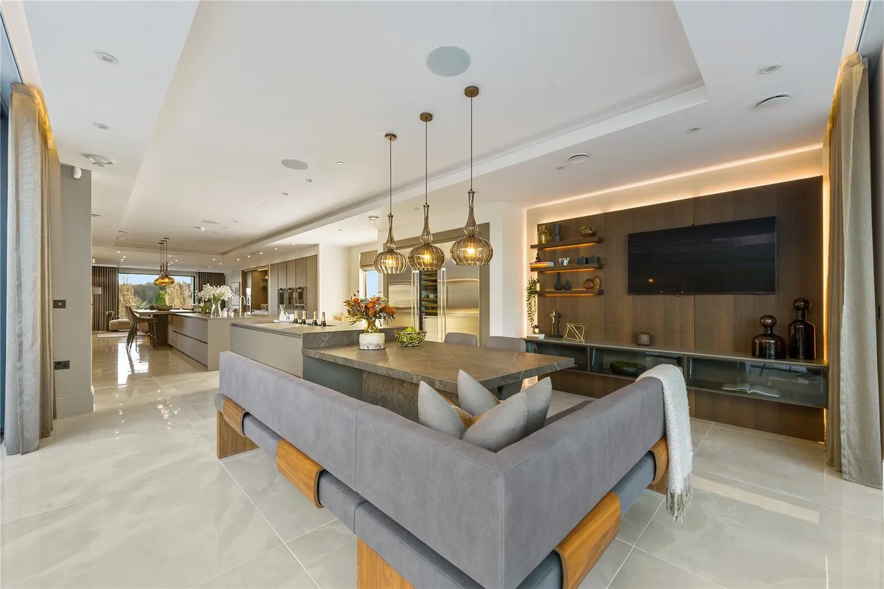 Briestfield Road, Briestfield, WF12, photo 54