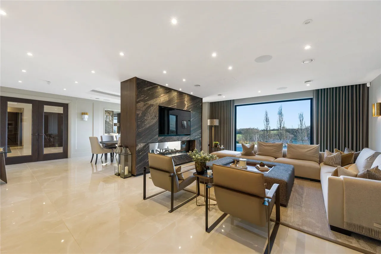 Briestfield Road, Briestfield, WF12, photo 8