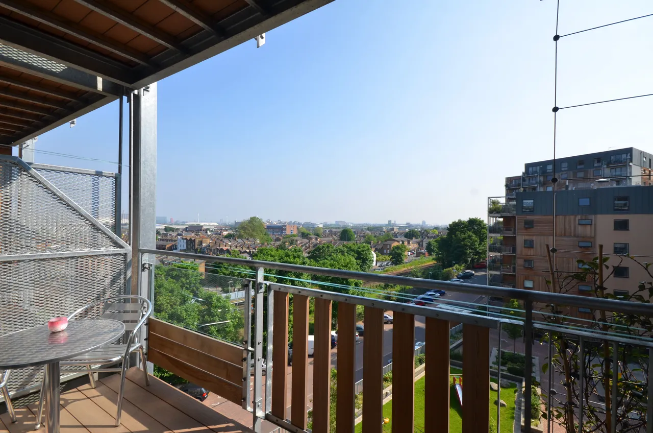 172 Seren Park Gardens, London, photo 8