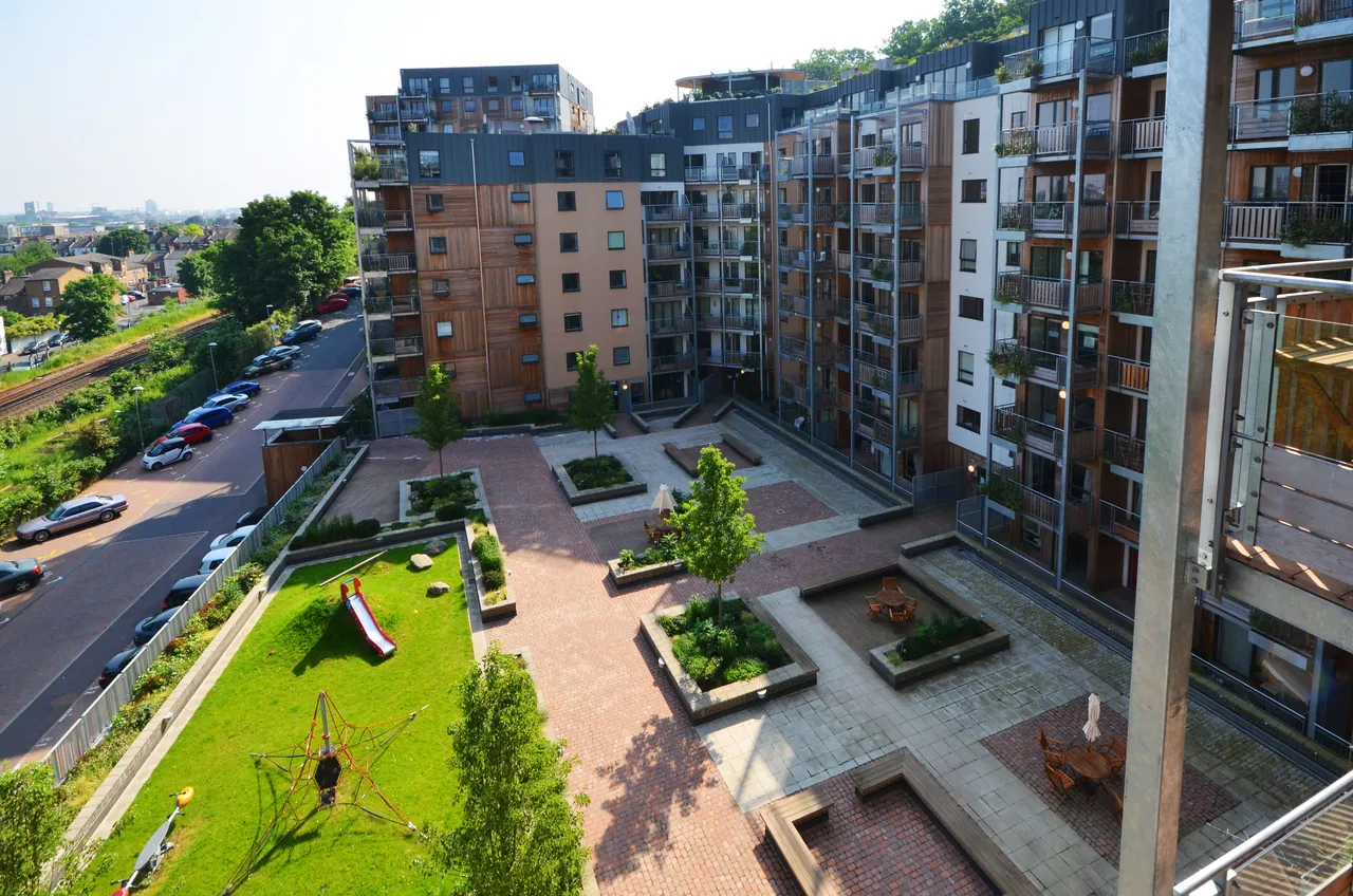 172 Seren Park Gardens, London, photo 10